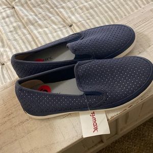 Womens Sperry slip on tennis shoes